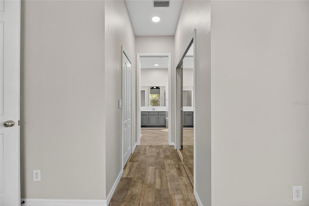 En Venta: $899,900 (4 camas, 3 baños, 3377 Pies cuadrados)