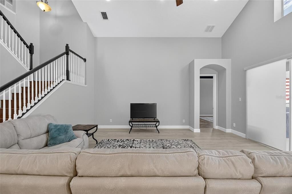 En Venta: $899,900 (4 camas, 3 baños, 3377 Pies cuadrados)