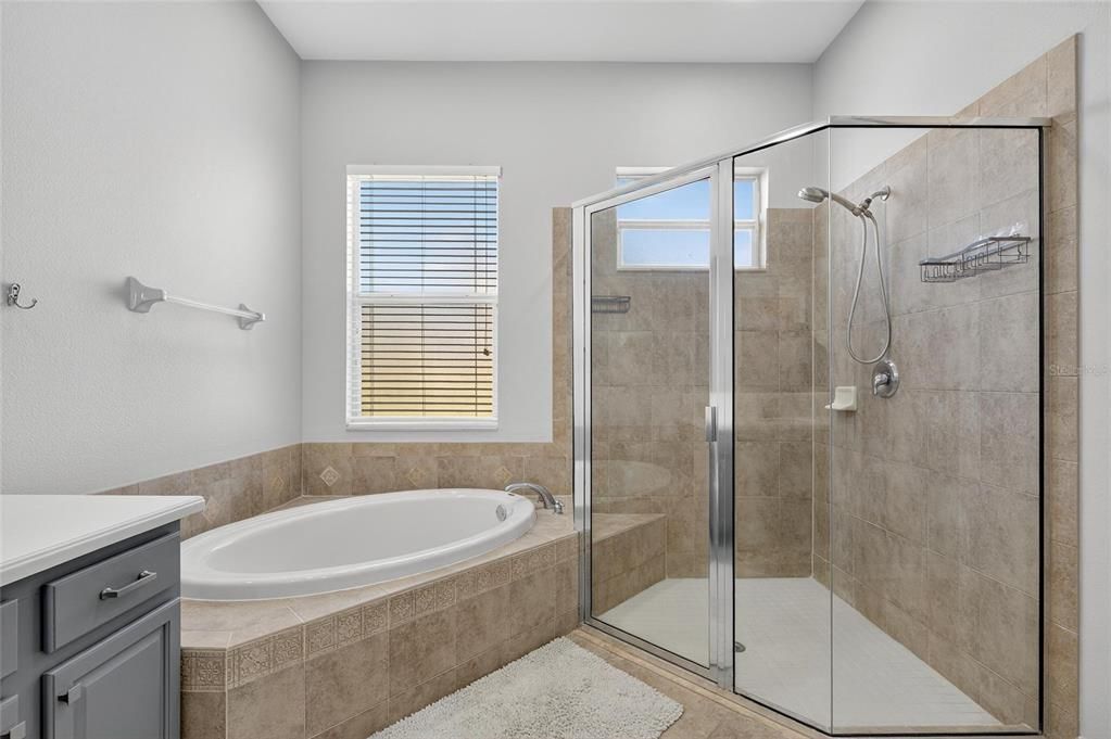 En Venta: $899,900 (4 camas, 3 baños, 3377 Pies cuadrados)