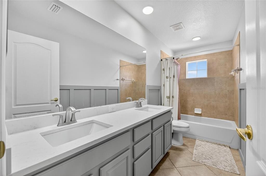 En Venta: $899,900 (4 camas, 3 baños, 3377 Pies cuadrados)