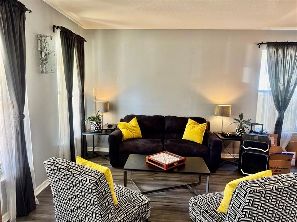 En Venta: $517,500 (5 camas, 2 baños, 3092 Pies cuadrados)