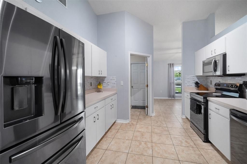 На продажу: $350,000 (3 спален, 2 ванн, 1838 Квадратных фут)