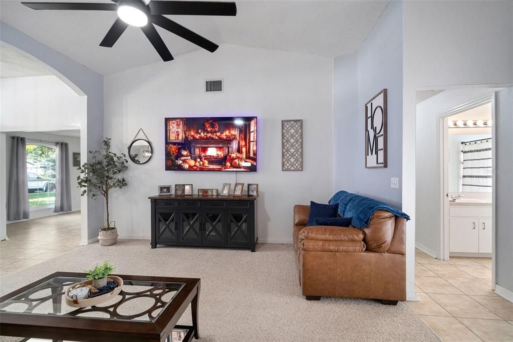 На продажу: $350,000 (3 спален, 2 ванн, 1838 Квадратных фут)