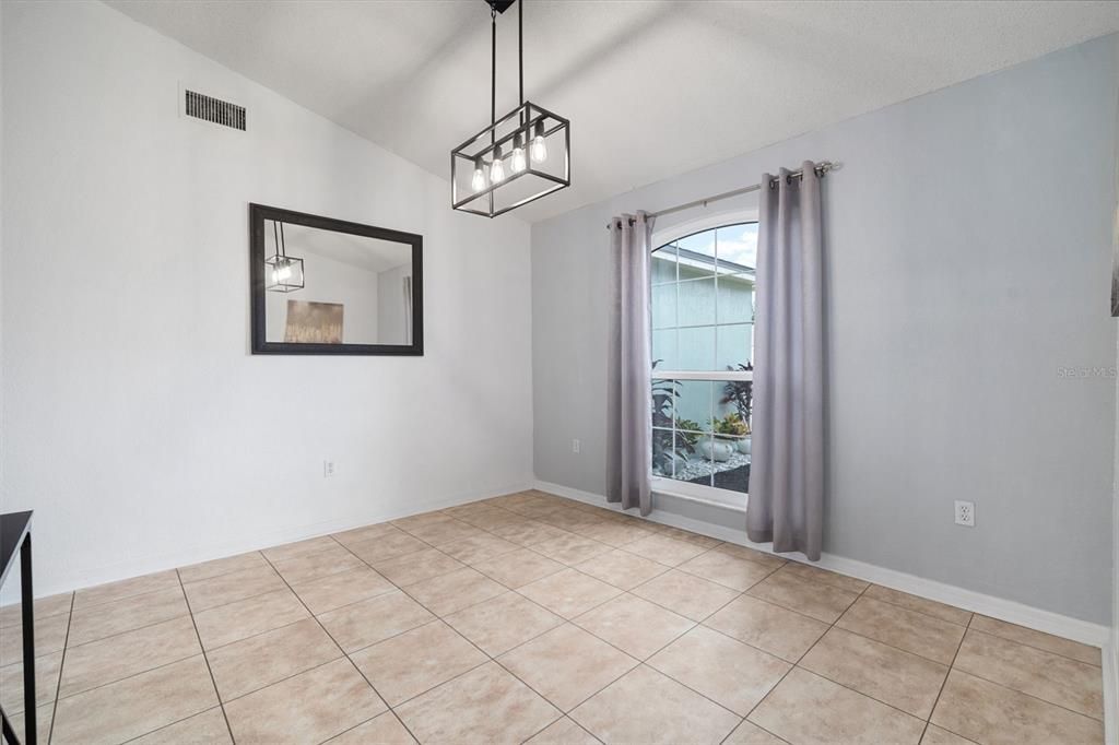 На продажу: $350,000 (3 спален, 2 ванн, 1838 Квадратных фут)