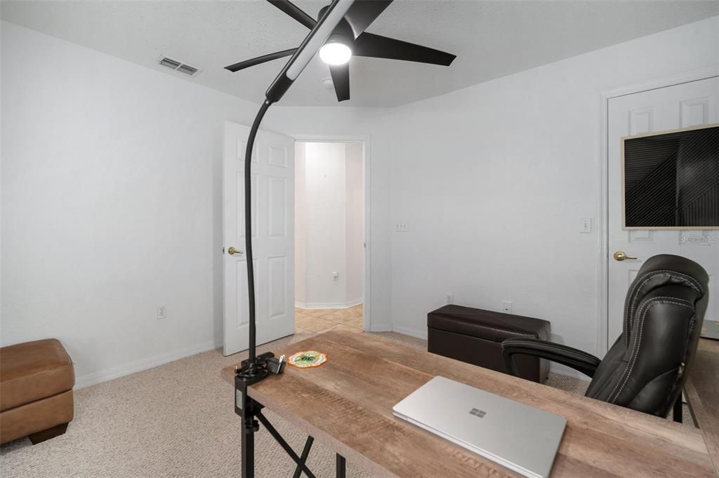 На продажу: $350,000 (3 спален, 2 ванн, 1838 Квадратных фут)