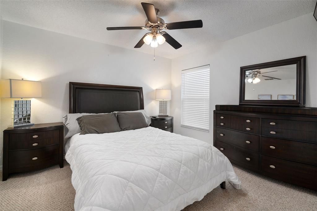 На продажу: $350,000 (3 спален, 2 ванн, 1838 Квадратных фут)