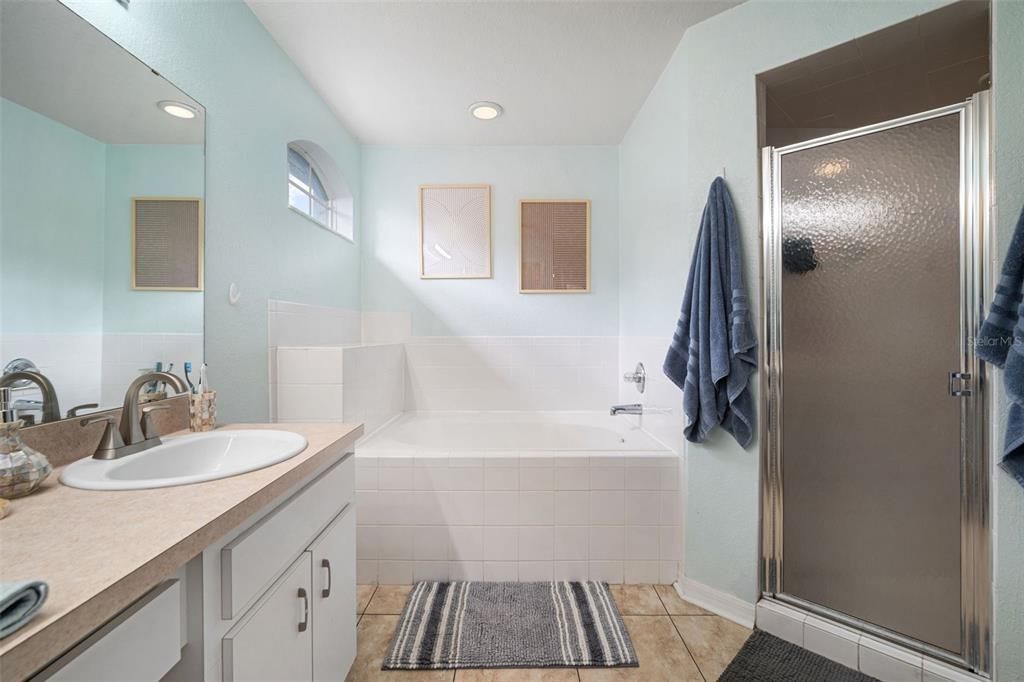 На продажу: $350,000 (3 спален, 2 ванн, 1838 Квадратных фут)