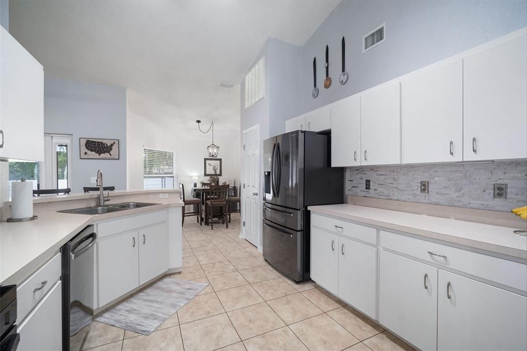 На продажу: $350,000 (3 спален, 2 ванн, 1838 Квадратных фут)