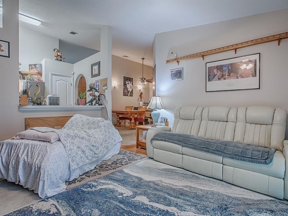 For Sale: $287,000 (2 beds, 2 baths, 1162 Square Feet)