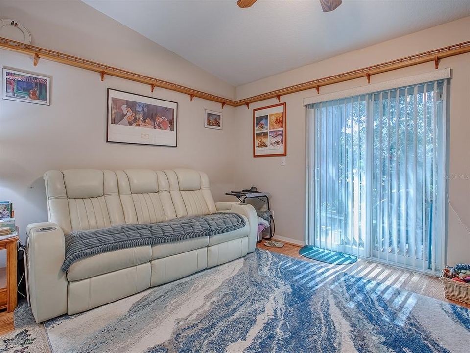 For Sale: $287,000 (2 beds, 2 baths, 1162 Square Feet)