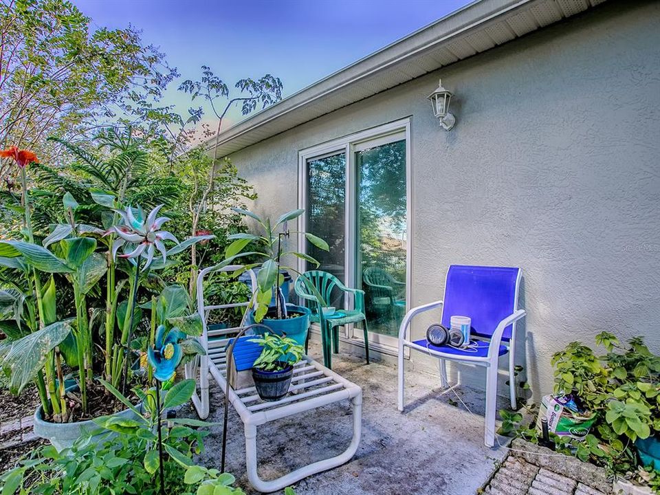 For Sale: $287,000 (2 beds, 2 baths, 1162 Square Feet)