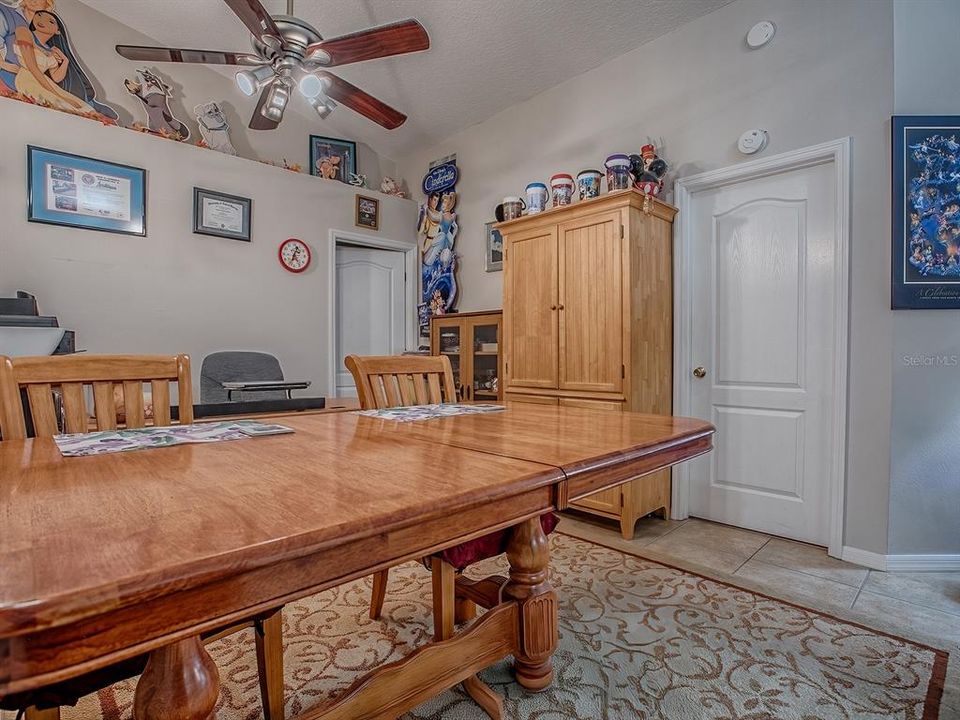 For Sale: $287,000 (2 beds, 2 baths, 1162 Square Feet)