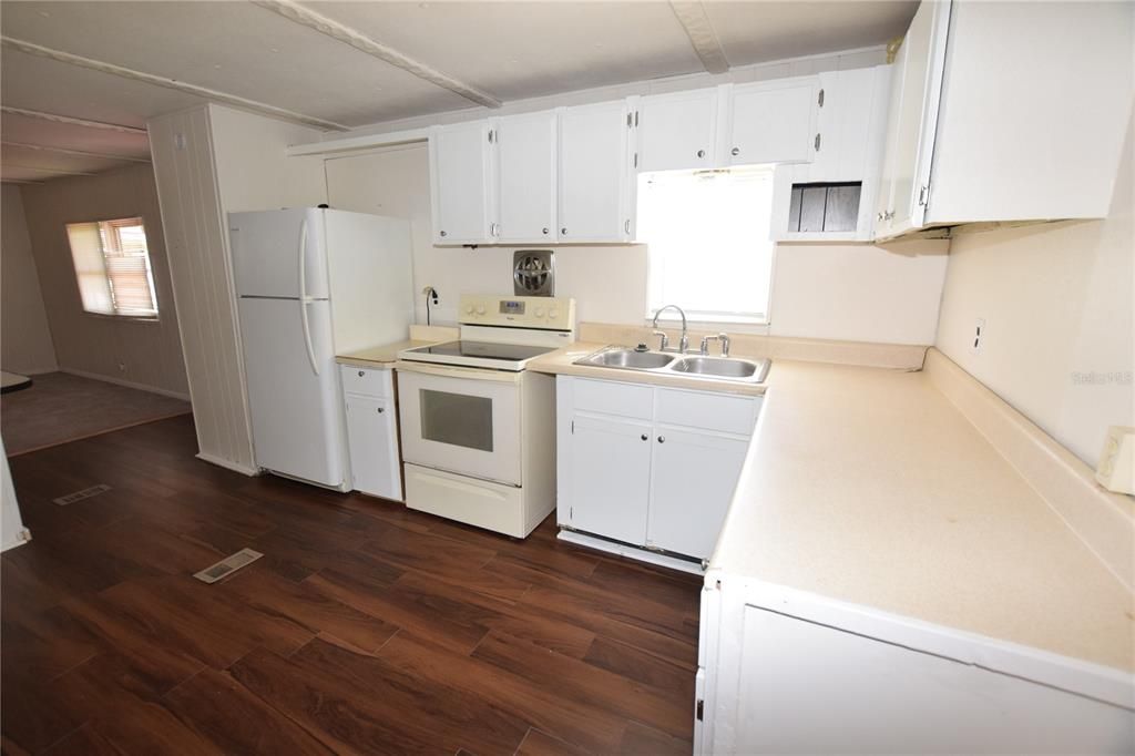 For Rent: $1,275 (2 beds, 2 baths, 720 Square Feet)