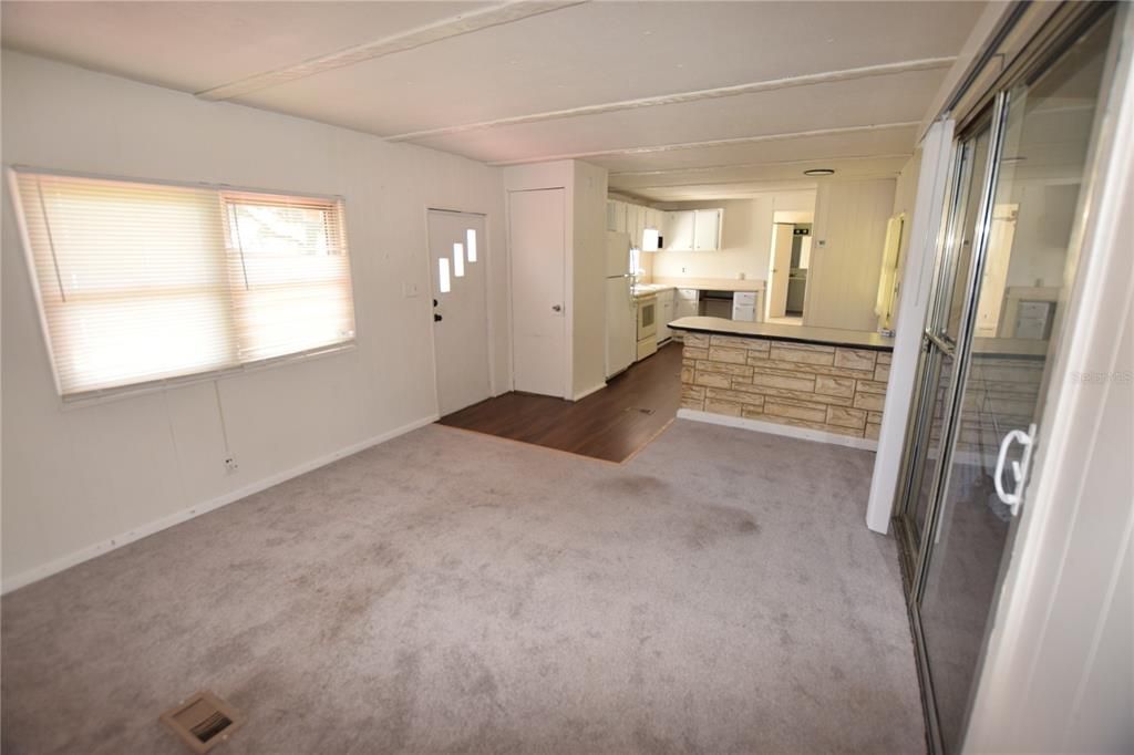 For Rent: $1,275 (2 beds, 2 baths, 720 Square Feet)