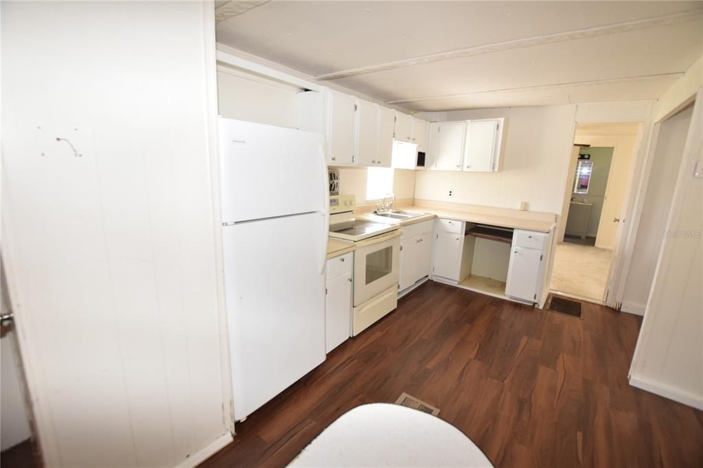 For Rent: $1,275 (2 beds, 2 baths, 720 Square Feet)