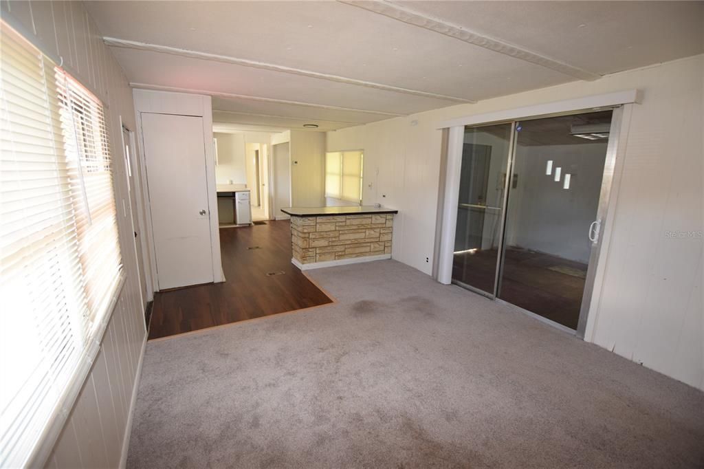 For Rent: $1,275 (2 beds, 2 baths, 720 Square Feet)