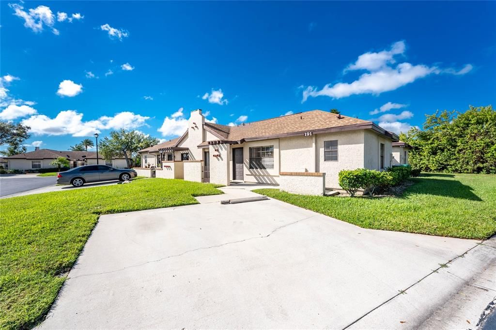 For Sale: $179,900 (2 beds, 2 baths, 814 Square Feet)