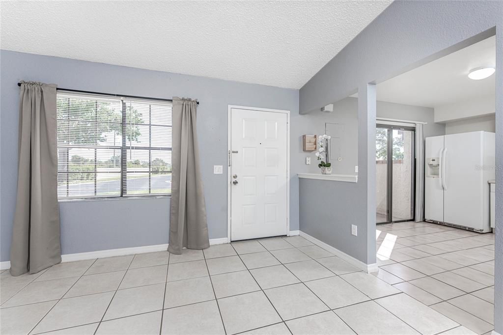 For Sale: $179,900 (2 beds, 2 baths, 814 Square Feet)