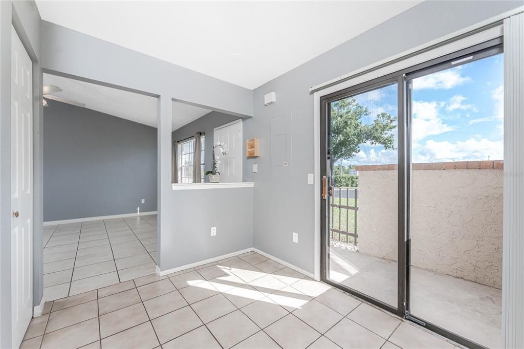 For Sale: $179,900 (2 beds, 2 baths, 814 Square Feet)