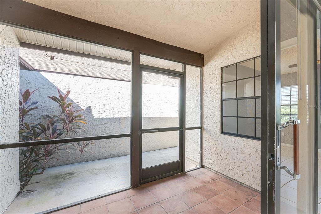 For Sale: $179,900 (2 beds, 2 baths, 814 Square Feet)