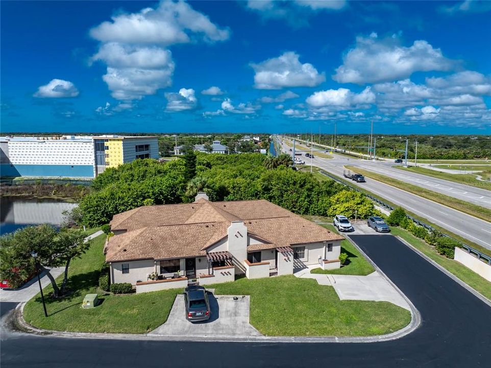 For Sale: $179,900 (2 beds, 2 baths, 814 Square Feet)