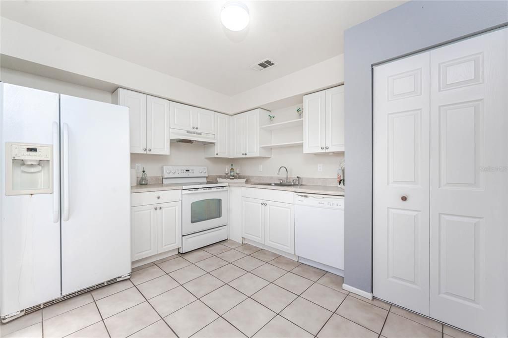 For Sale: $179,900 (2 beds, 2 baths, 814 Square Feet)