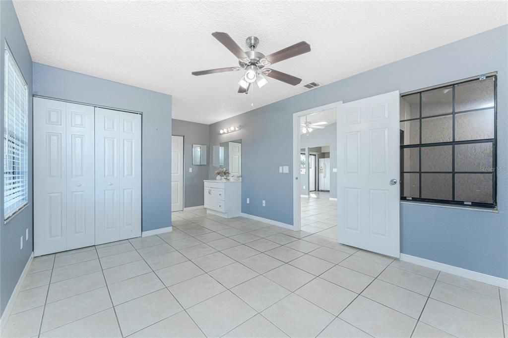 For Sale: $179,900 (2 beds, 2 baths, 814 Square Feet)