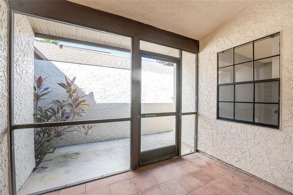 For Sale: $179,900 (2 beds, 2 baths, 814 Square Feet)