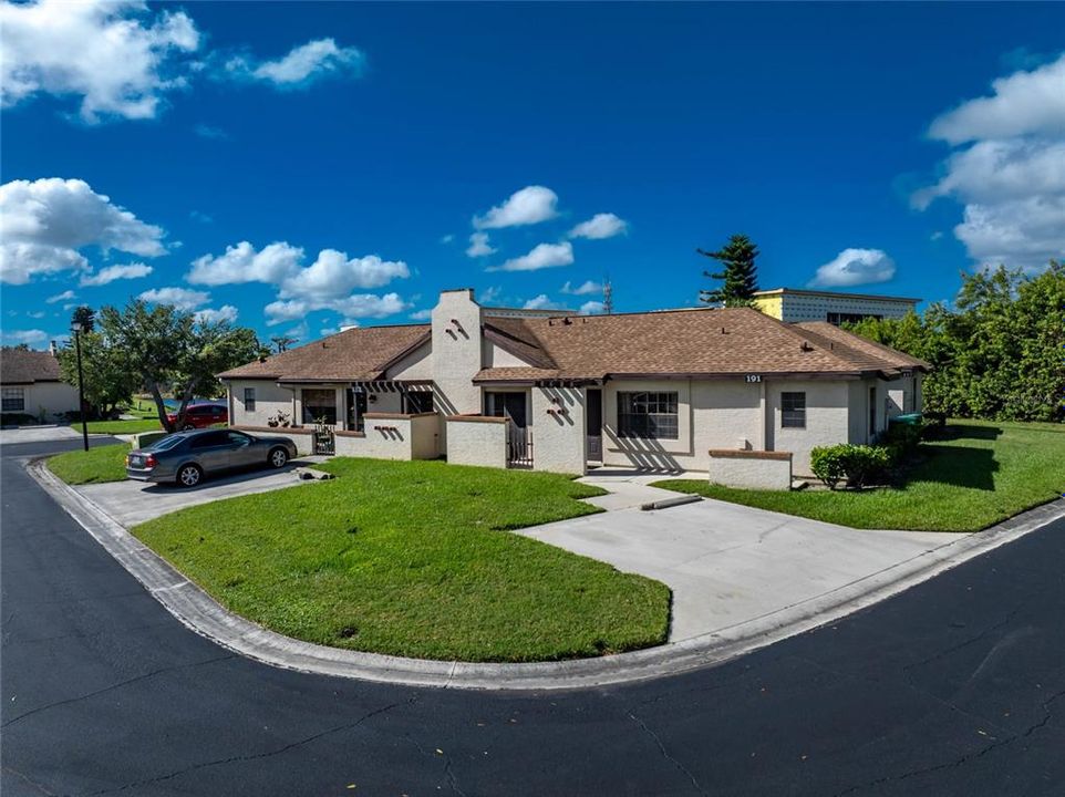 For Sale: $179,900 (2 beds, 2 baths, 814 Square Feet)