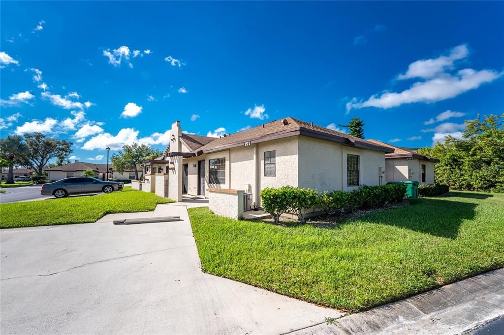 For Sale: $179,900 (2 beds, 2 baths, 814 Square Feet)