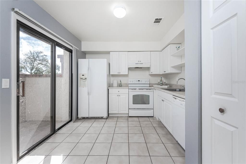 For Sale: $179,900 (2 beds, 2 baths, 814 Square Feet)