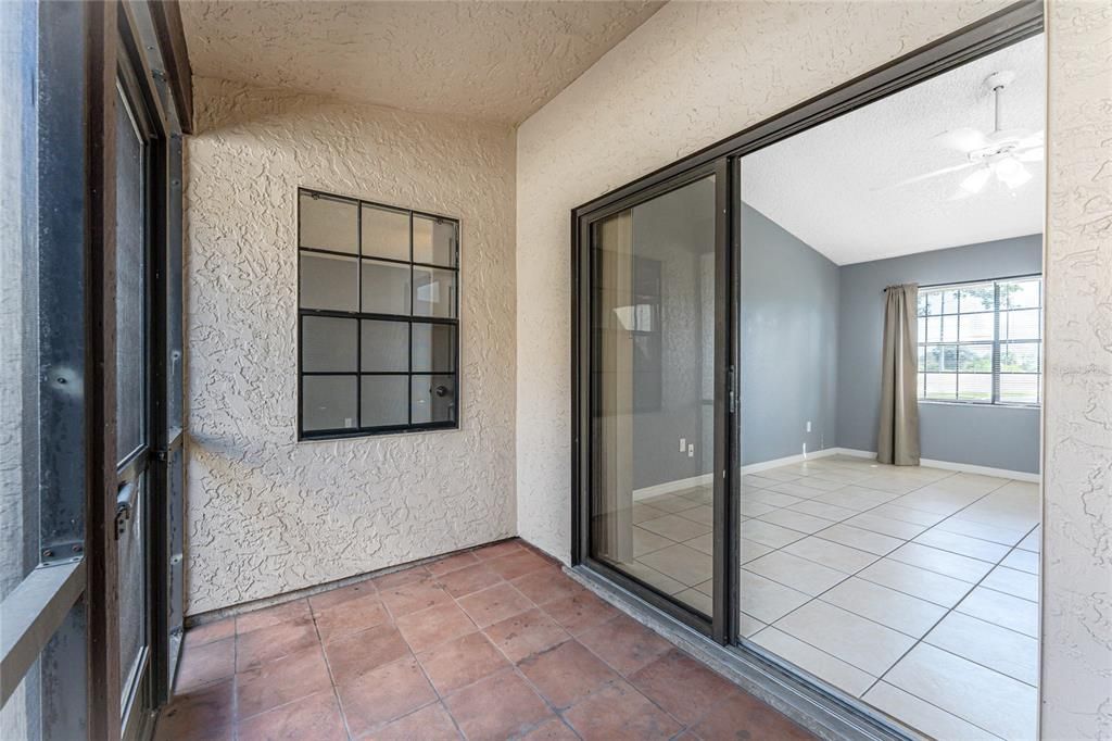 For Sale: $179,900 (2 beds, 2 baths, 814 Square Feet)