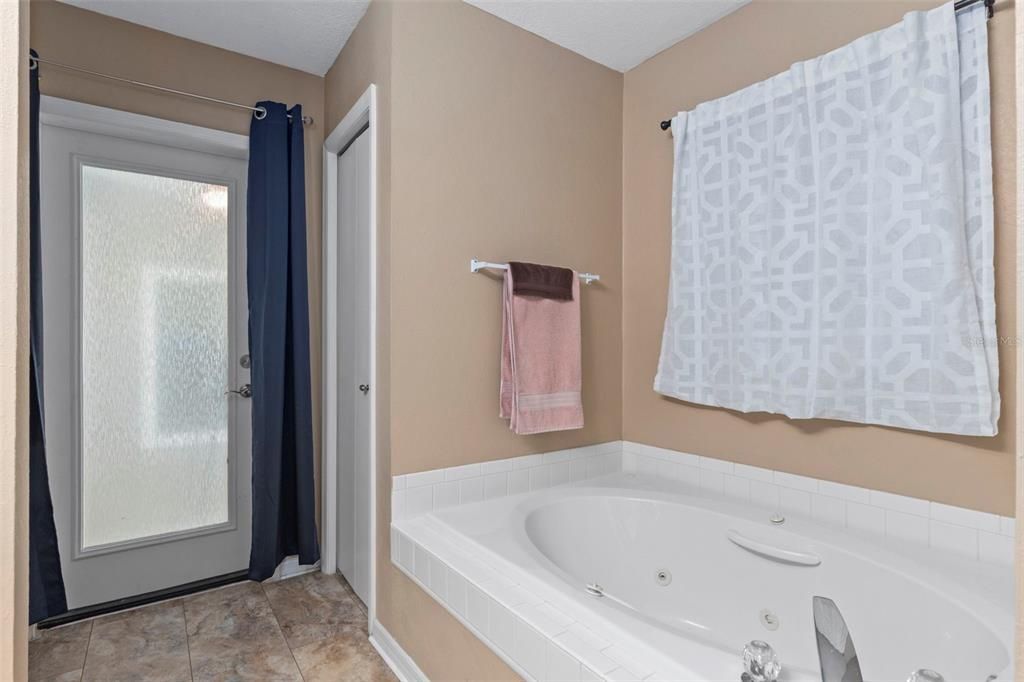 На продажу: $370,000 (3 спален, 2 ванн, 1502 Квадратных фут)