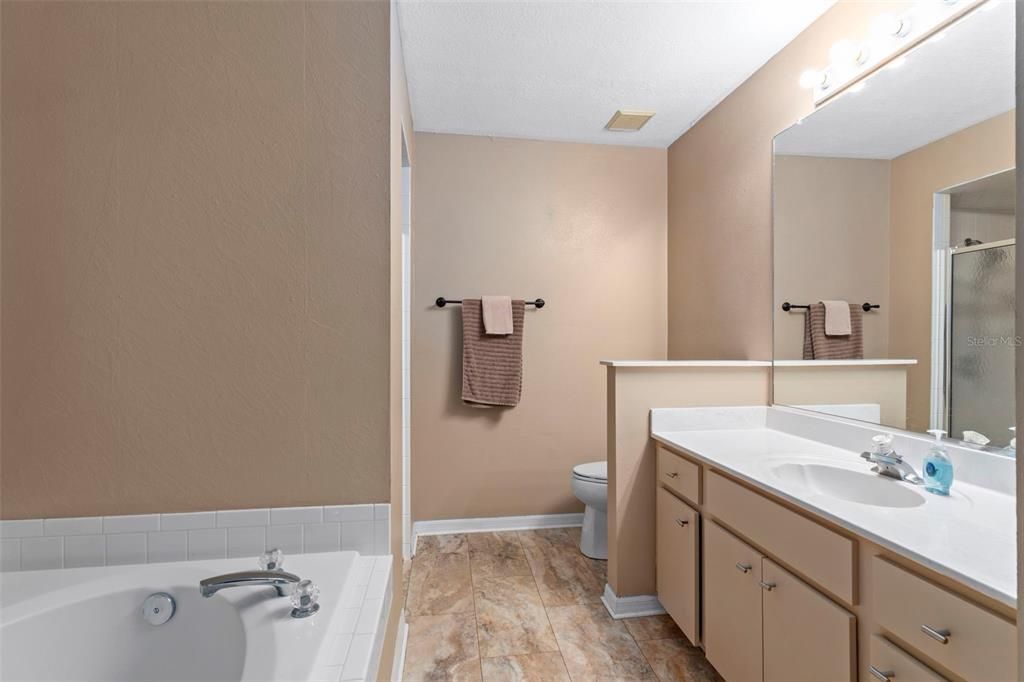 На продажу: $370,000 (3 спален, 2 ванн, 1502 Квадратных фут)