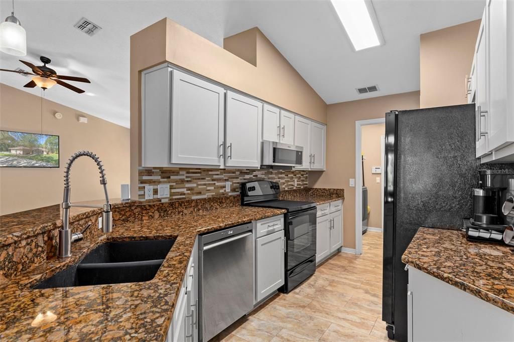 На продажу: $370,000 (3 спален, 2 ванн, 1502 Квадратных фут)