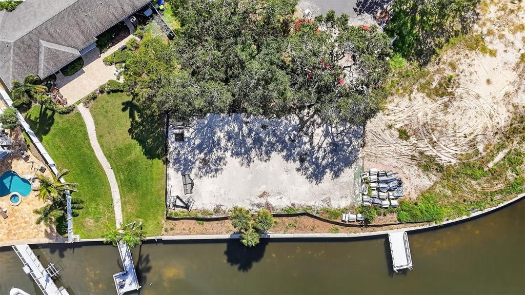 En Venta: $1,150,000 (0.23 acres)