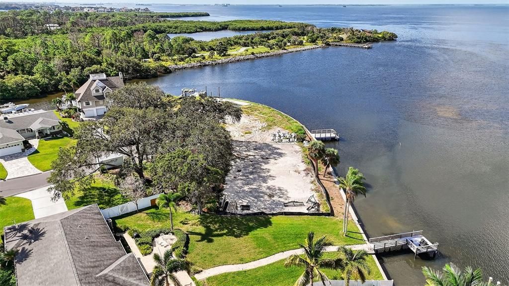 En Venta: $1,150,000 (0.23 acres)