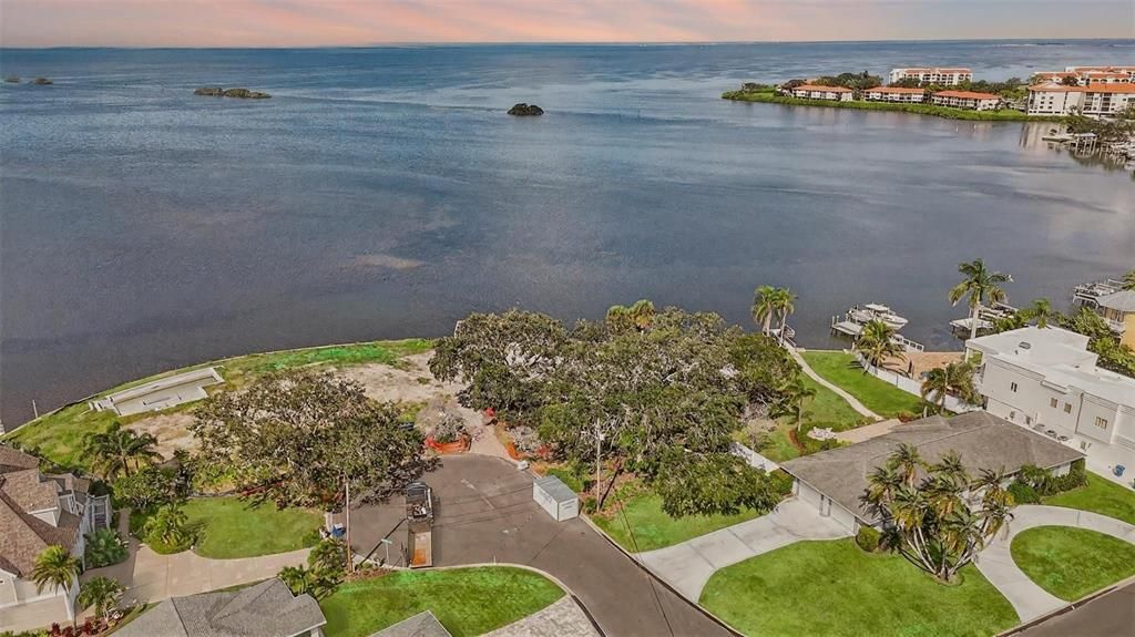 En Venta: $1,150,000 (0.23 acres)