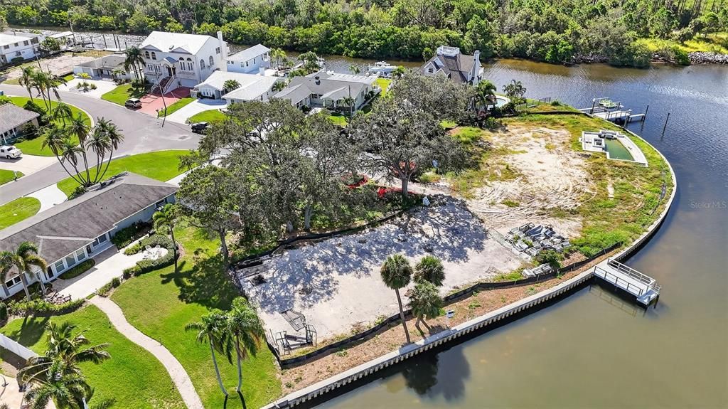 En Venta: $1,150,000 (0.23 acres)