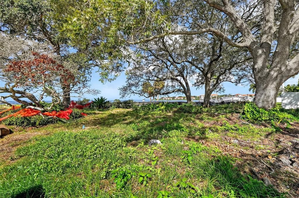 En Venta: $1,150,000 (0.23 acres)