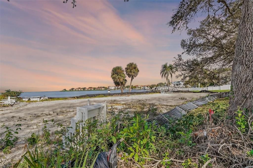 En Venta: $1,150,000 (0.23 acres)