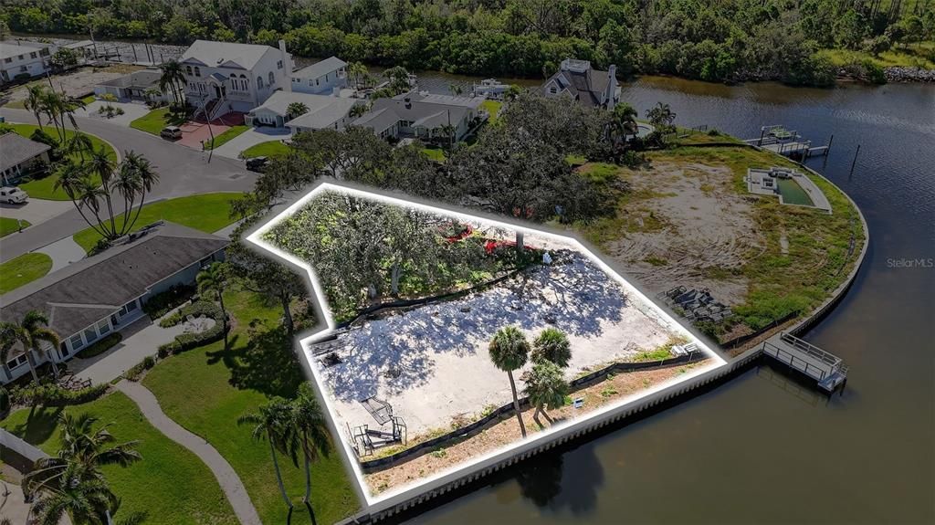 En Venta: $1,150,000 (0.23 acres)