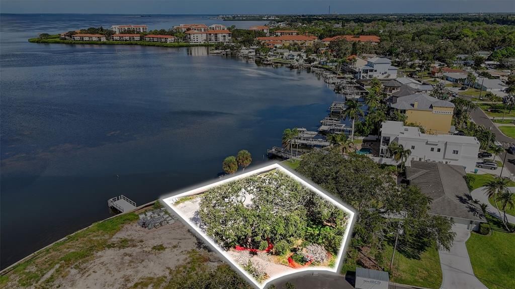 En Venta: $1,150,000 (0.23 acres)