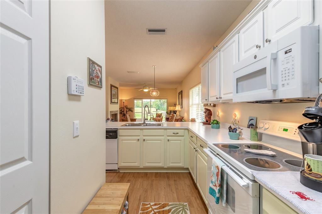 待售: $319,000 (2 贝兹, 2 浴室, 1066 平方英尺)