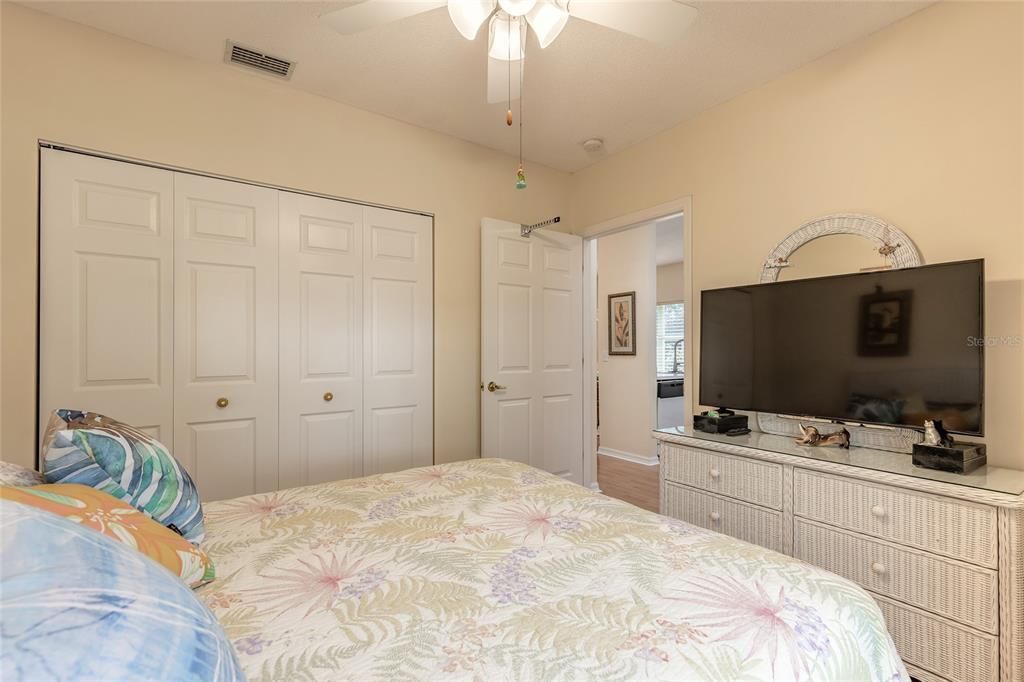 待售: $319,000 (2 贝兹, 2 浴室, 1066 平方英尺)