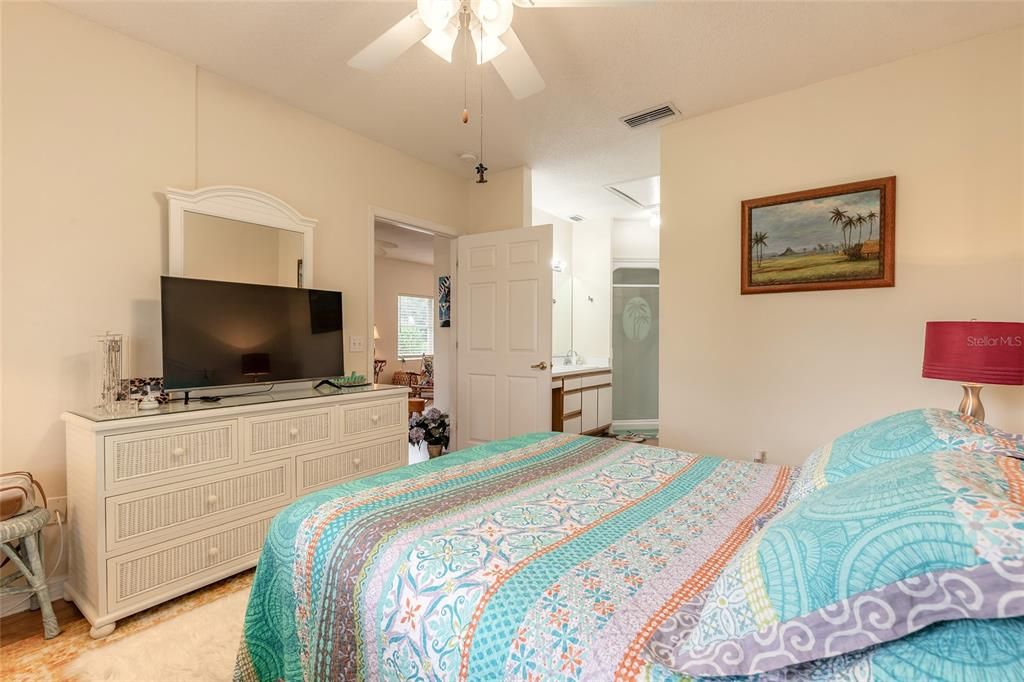 待售: $319,000 (2 贝兹, 2 浴室, 1066 平方英尺)