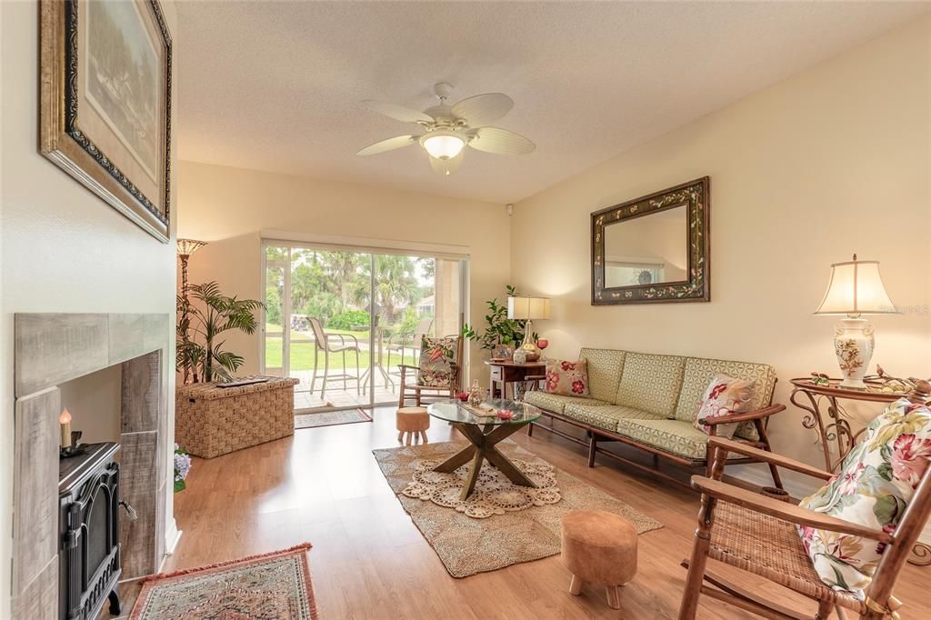 待售: $319,000 (2 贝兹, 2 浴室, 1066 平方英尺)