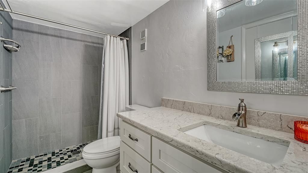 For Sale: $169,900 (2 beds, 2 baths, 940 Square Feet)