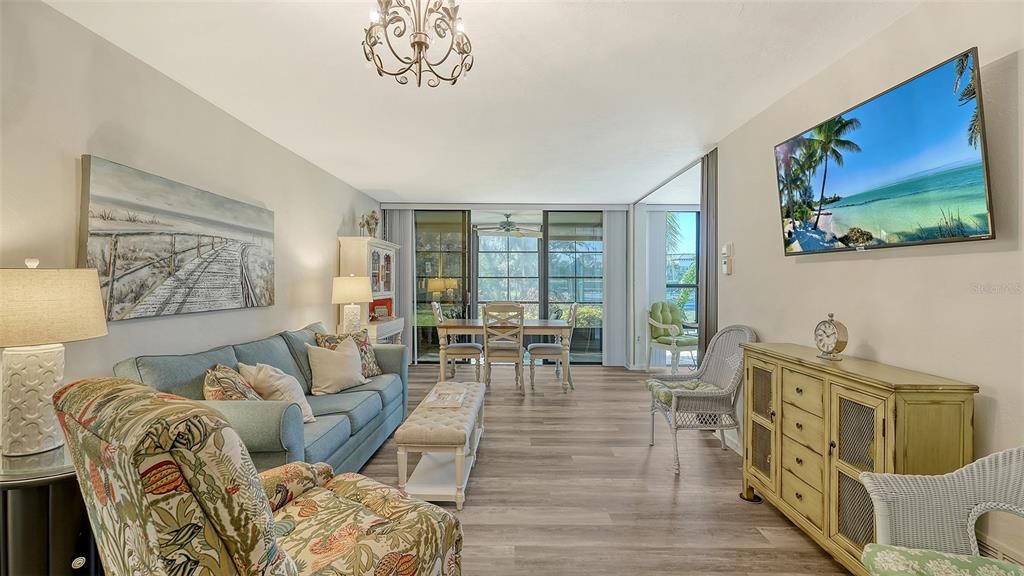 For Sale: $169,900 (2 beds, 2 baths, 940 Square Feet)