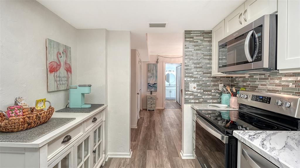 For Sale: $169,900 (2 beds, 2 baths, 940 Square Feet)